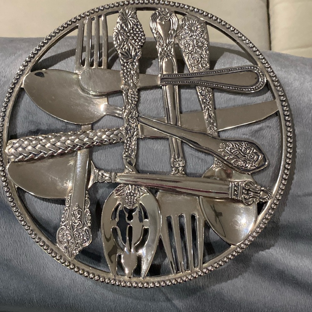 NWOT Godinger  hot plate/trivet & hanging plate